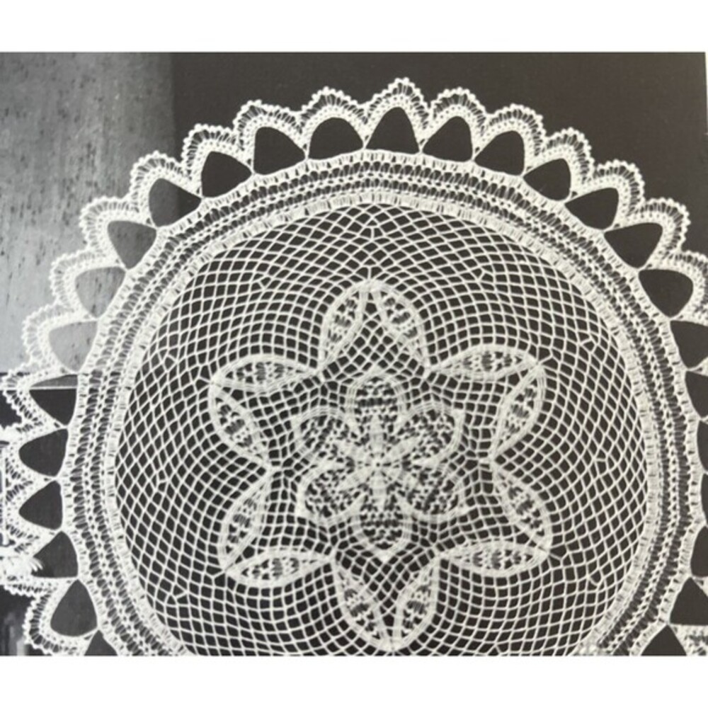 Vintage 1960's Pricilla Doily Crochet Pattern LOVER'S KNOT SCALLOPS Lace 21"